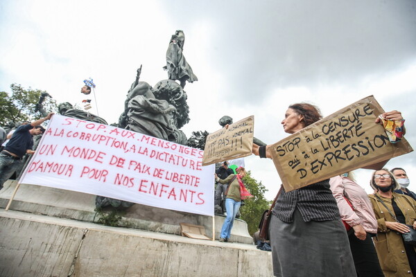 «Ψέμα ο κορωνοϊός»: Διαδηλώσεις κατά της «ιατρικής τυραννίας» - Εκατοντάδες συλλήψεις στο Βερολίνο