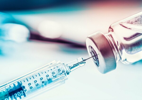 Κορωνοϊός: Η ΕΕ υπέγραψε συμβόλαιο με την AstraZeneca για 300 εκατ. δόσεις εμβολίου