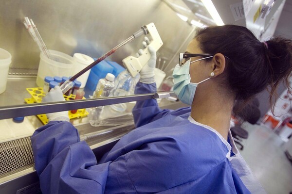 Κορωνοϊός: Κλινικές δοκιμές φάσης 3 για το εμβόλιο της AstraZeneca - 30.000 εθελοντές