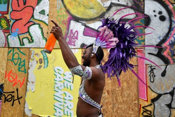 Το μοναχικό λόγω κορωνοϊού Καρναβάλι του Νότινγκ Χιλ