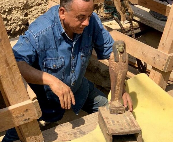 Αίγυπτος: Σαρκοφάγοι θαμμένες για 2.500 χρόνια ανακαλύφθηκαν σε νεκρόπολη της Σακάρα