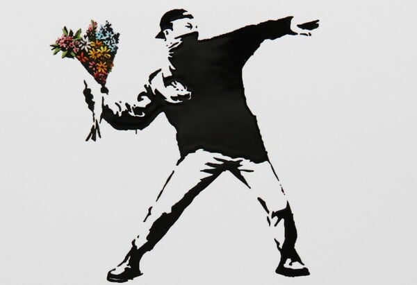 Ο Banksy χάνει τη δικαστική μάχη για το εμβληματικό του έργο «flower bomber»