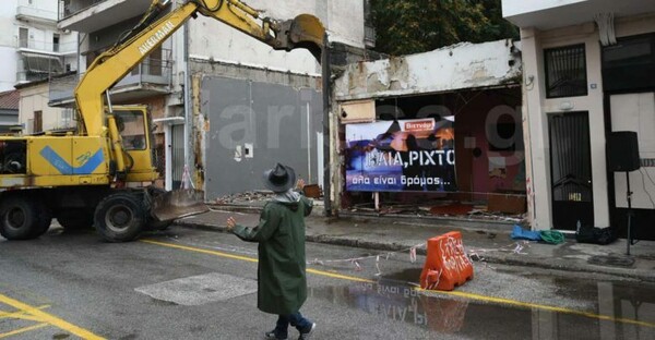 Κατεδάφισαν οίκο ανοχής στη Λάρισα με ζωντανή μουσική: «Ηλία, ρίχτο. Όλα είναι δρόμος...»