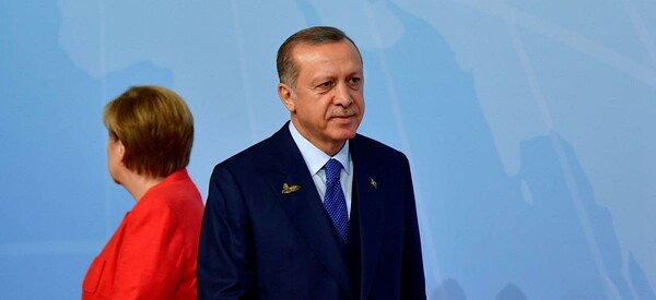 Bloomberg: «Απομονωμένη η Τουρκία, με περισσότερους συμμάχους η Ελλάδα» - Ο ρόλος της Μέρκελ