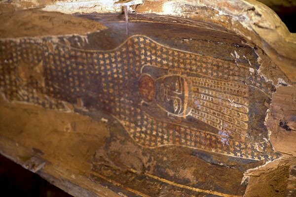 Αίγυπτος: Στο «φως» σφραγισμένα φέρετρα 2.500 ετών με μούμιες - Σπάνιο εύρημα στη Σακκάρα