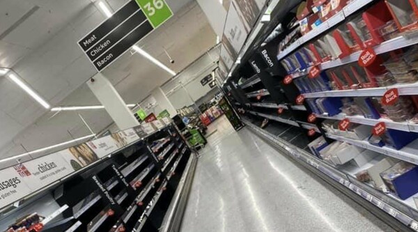 Βρετανία: Άδειαζουν ράφια στα σούπερ μάρκετ υπό τον φόβο νέου lockdown - «Καμπανάκι» για 50.000 κρούσματα ημερησίως
