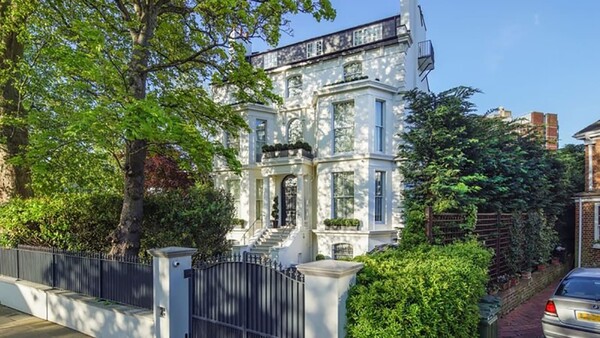 Η Ριάνα πουλά το «μυστικό» της σπίτι στο Λονδίνο