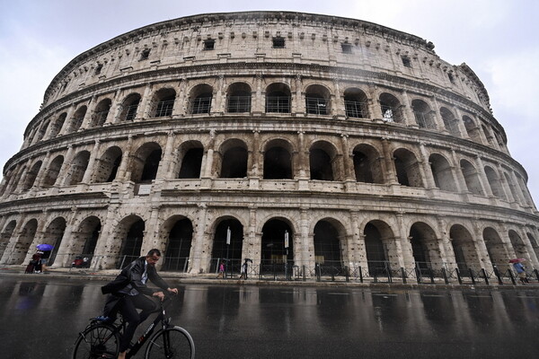Ιταλία: Ιρλανδός τουρίστας κατηγορείται ότι σκάλισε τα αρχικά του στο Κολοσσαίο
