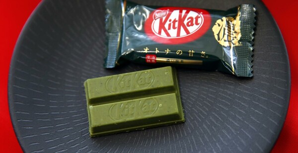 Γιατί οι Ιάπωνες έχουν «μανία» με την KitKat - Ένας σεφ ζαχαροπλαστικής πίσω από 400 γεύσεις - Βίντεο