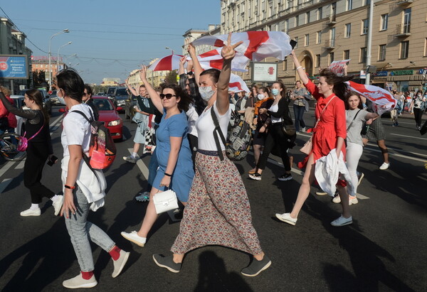 Λευκορωσία: Κινητοποιήσεις γυναικών κατά του Λουκασένκο - Νέες συλλήψεις