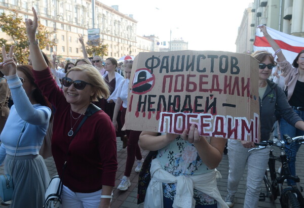 Λευκορωσία: Κινητοποιήσεις γυναικών κατά του Λουκασένκο - Νέες συλλήψεις