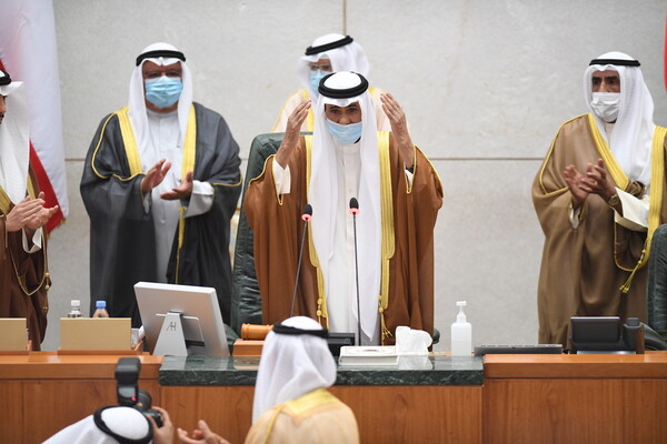 Κουβέιτ: Έγινε η ορκωμοσία του νέου εμίρη- Ετεροθαλής αδελφός του σεΐχη Σαμπάχ που πέθανε