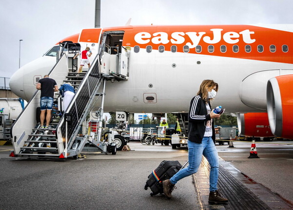 EasyJet: Εκτίμηση για ετήσιες ζημιές πάνω από 1 δισ. δολ.