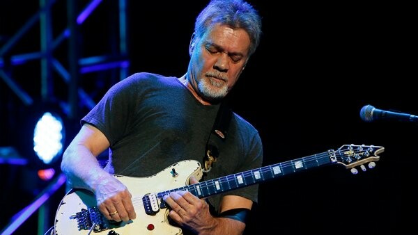 Πέθανε ο θρυλικός κιθαρίστας Eddie Van Halen