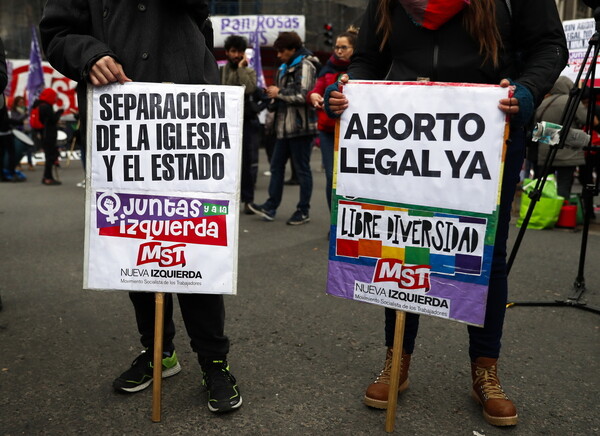 Ισπανία: Σχέδιο αλλαγής του νόμου για άμβλωση χωρίς γονική συγκατάθεση σε νεαρές ηλικίες