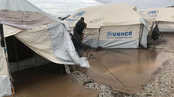 Καρά Τεπέ: Καταστροφές από την σφοδρή βροχόπτωση - Πλημμύρισαν δεκάδες σκηνές στον καταυλισμό