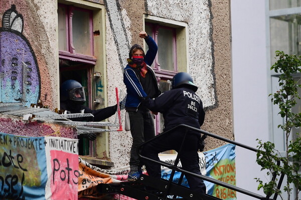 Γερμανία: Εκκενώθηκε η Liebig 34, μία από τις τελευταίες καταλήψεις του Βερολίνου