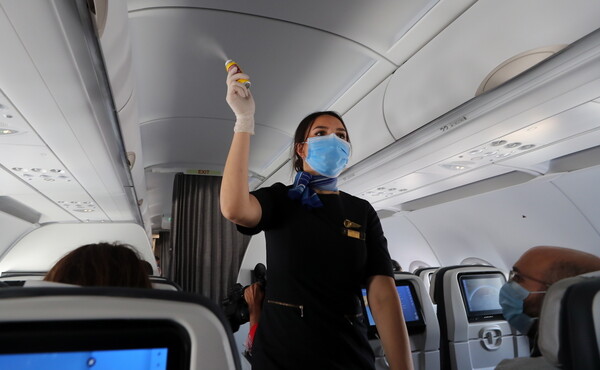 ΕΚΠΑ: Πόσο κινδυνεύουμε από κορωνοϊό στα αεροπλάνα - Τι να προσέχουμε