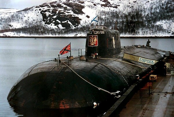 Στη δημοσιότητα οι διάλογοι Πούτιν - Κλίντον για τη βύθιση του υποβρυχίου «Κουρσκ»