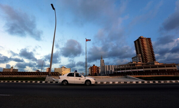 Κούβα: Σε ισχύ η νυχτερινή απαγόρευση κυκλοφορίας στην Αβάνα - Φωτογραφίες από την έρημη πόλη