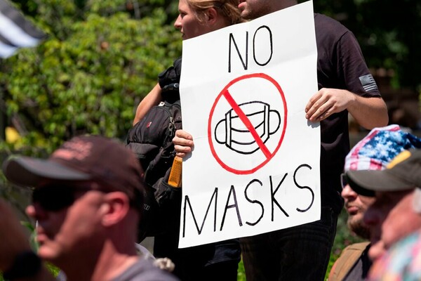 NYT: Οι ομάδες στο Facebook ενάντια στις μάσκες αυξήθηκαν κατά 1.800% το τελευταίο δίμηνο