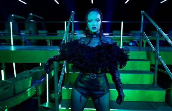 Savage x Fenty: Drag queens και η Ντέμι Μουρ με μαύρα εσώρουχα στο σόου της Rihanna