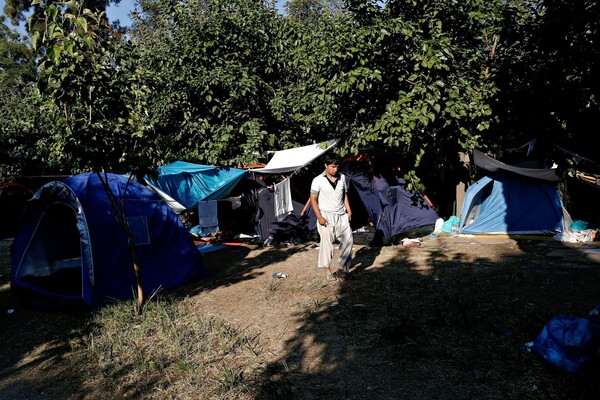 Στον Ελαιώνα, μακριά από κατοικημένη περιοχή μεταφέρουν τους πρόσφυγες από το Πεδίο του Άρεως