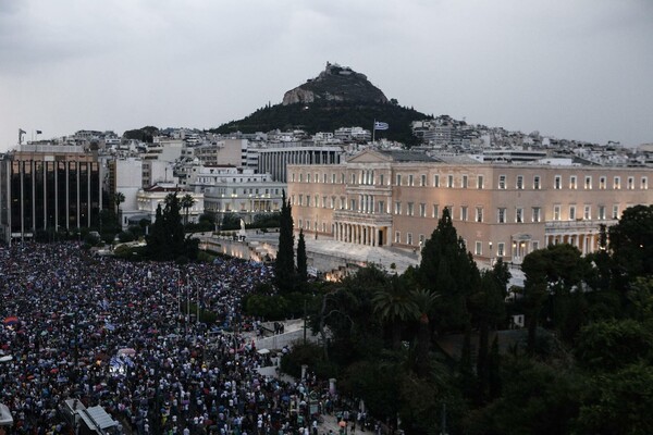 Μένουμε Ευρώπη: Κάλεσμα πολιτών ανεξαρτήτως επιλογής στο δημοψήφισμα