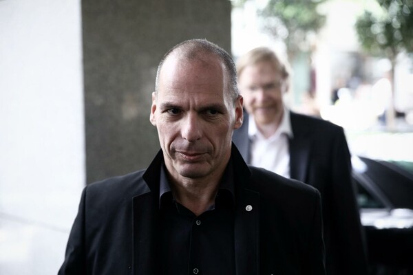 Βαρουφάκης: Προσβλητικό και προβοκατόρικο το κείμενο που έδωσαν οι Θεσμοί στον Τσίπρα
