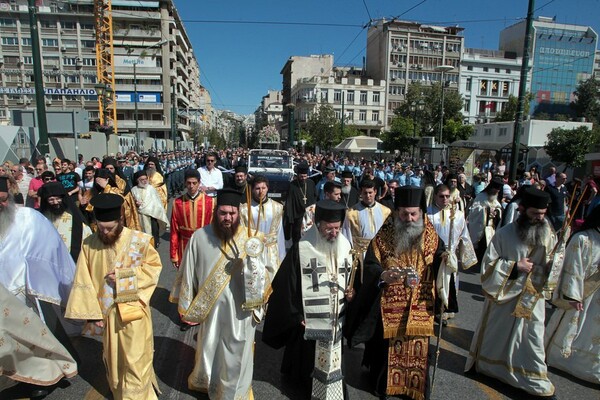 Χαμός και στον Πειραιά για την Αγία Βαρβάρα