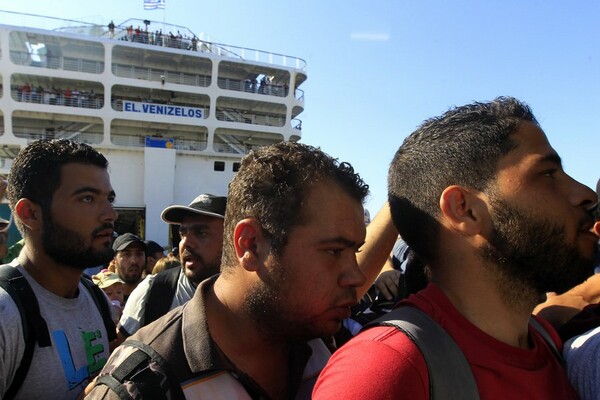 Στον Πειραιά με ακόμη 2.500 νέους πρόσφυγες το «Ελευθέριος Βενιζέλος»