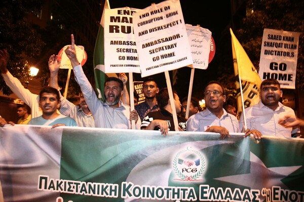 Οι πρόσφυγες στην κεφαλή της πορείας του αντιφασιστικού συλλαλητηρίου στην Αθήνα