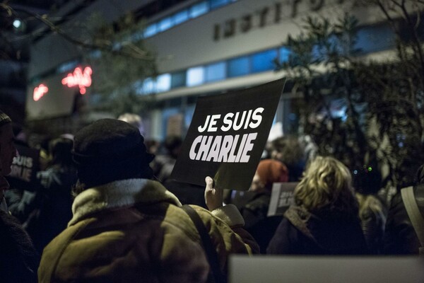 Η Θεσσαλονίκη και ο Μπουτάρης φωνάζουν «Je suis Charlie»