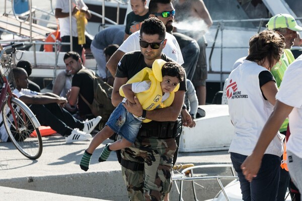 Με Παυλόπουλο και Θάνου θα συναντηθούν Αβραμόπουλος και Τίμερμανς για την προσφυγική κρίση στην Ελλάδα