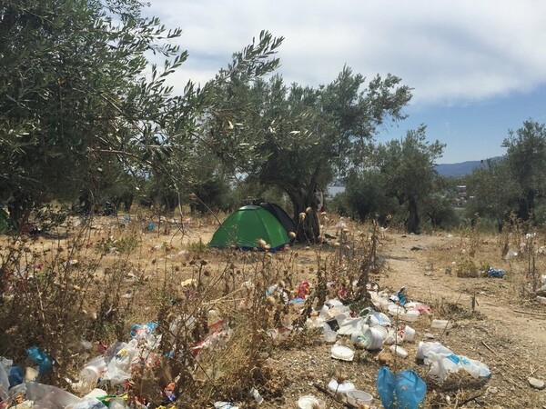 Συγκλονιστικές φωτογραφίες από τους εξαθλιωμένους μετανάστες στη Λέσβο