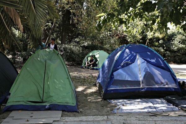 43 οικογένειες προσφύγων σε σκηνές στο Πεδίον του Άρεως - Σοβαρά συμπτώματα γαστρεντερίτιδας σε παιδιά