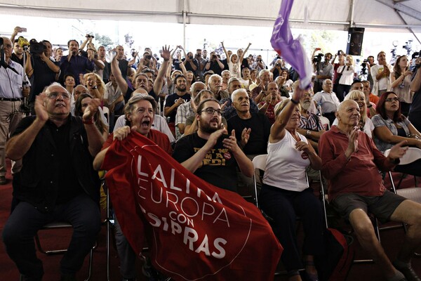 Η στιγμή που ανακοινώθηκαν τα exit polls στο εκλογικό κέντρο του ΣΥΡΙΖΑ [ΒΙΝΤΕΟ]