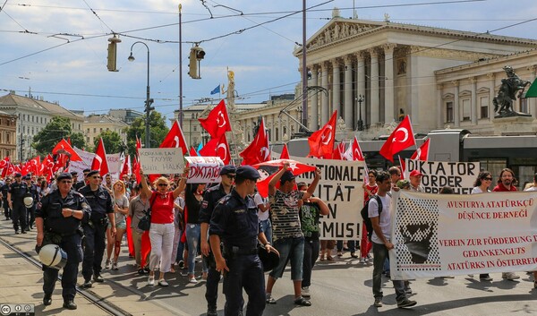 Ερντογάν: Οι Τούρκοι της Ευρώπης είναι εγγόνια του Σουλεϊμάν του Μεγαλοπρεπή