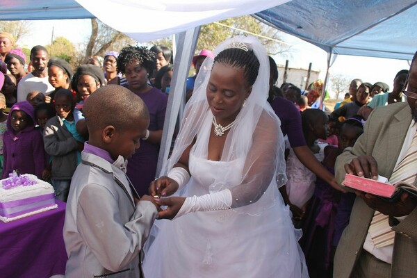 Ν. Αφρική: Εννιάχρονος παντρεύτηκε 62χρονη
