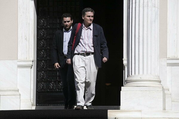 "Δείξτε εμπιστοσύνη και επιστρέψτε τα χρήματα στις τράπεζες" λέει ο Τσακαλώτος