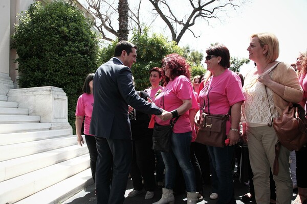 Με τις καθαρίστριες συναντήθηκε ο Αλέξης Τσίπρας