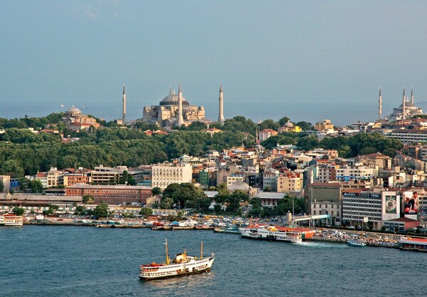 Κωνσταντινούπολη: Πλωτά πάρκινγκ στον Βόσπορο σκέφτεται να φτιάξει ο Δήμος