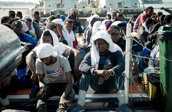 Οι ηγέτες της ΕΕ ενορχηστρώνουν την ανθρωπιστική κρίση στις ακτές της Ευρώπης