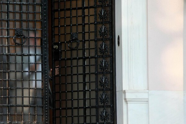 Κυβέρνηση: Κανένα πρόβλημα στην καταβολή μισθών και συντάξεων