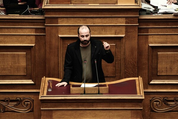 Διαμαντόπουλος: Γιατί δικαιούμαι τροφή, στέγη και αυτοκίνητο για τις βουλευτικές περιοδείες μου
