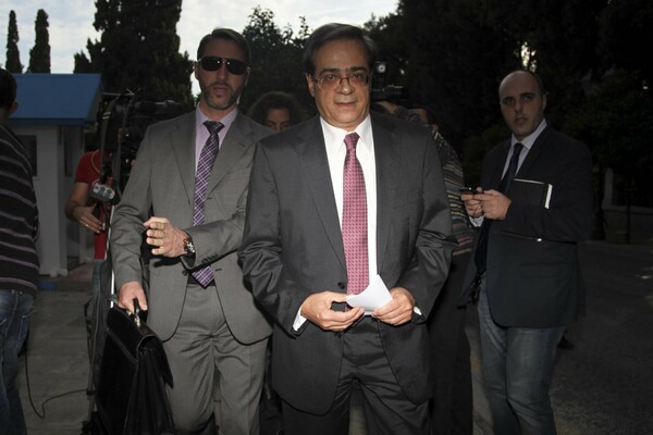 H απάντηση Χαρδούβελη και ο πόλεμος ανακοινώσεων για τα λεφτά στο εξωτερικό