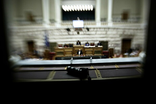 Ψηφίστηκε το νομοσχέδιο για την επαναλειτουργία της ΕΡΤ