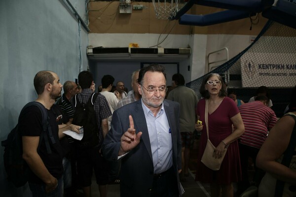 Μοιράζει ρόλους ο Λαφαζάνης - Σε λίγο ανοίγει όλα τα χαρτιά του