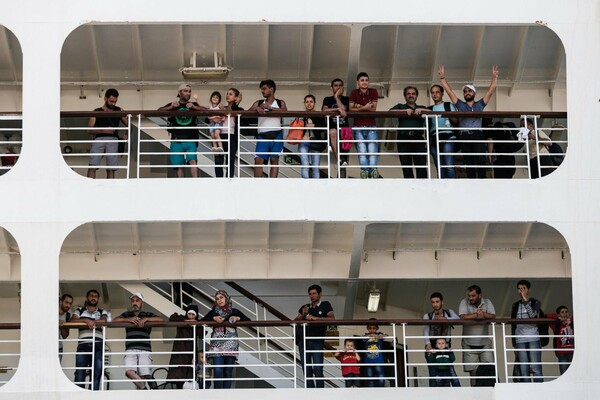 Το Eλ Βενιζελος επιστρέφει με ακόμη 2.172 νέους πρόσφυγες στον Πειραιά
