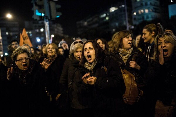 «Η Ελλάδα είναι τώρα αντιμέτωπη με πολιτικό και οικονομικό χάος»